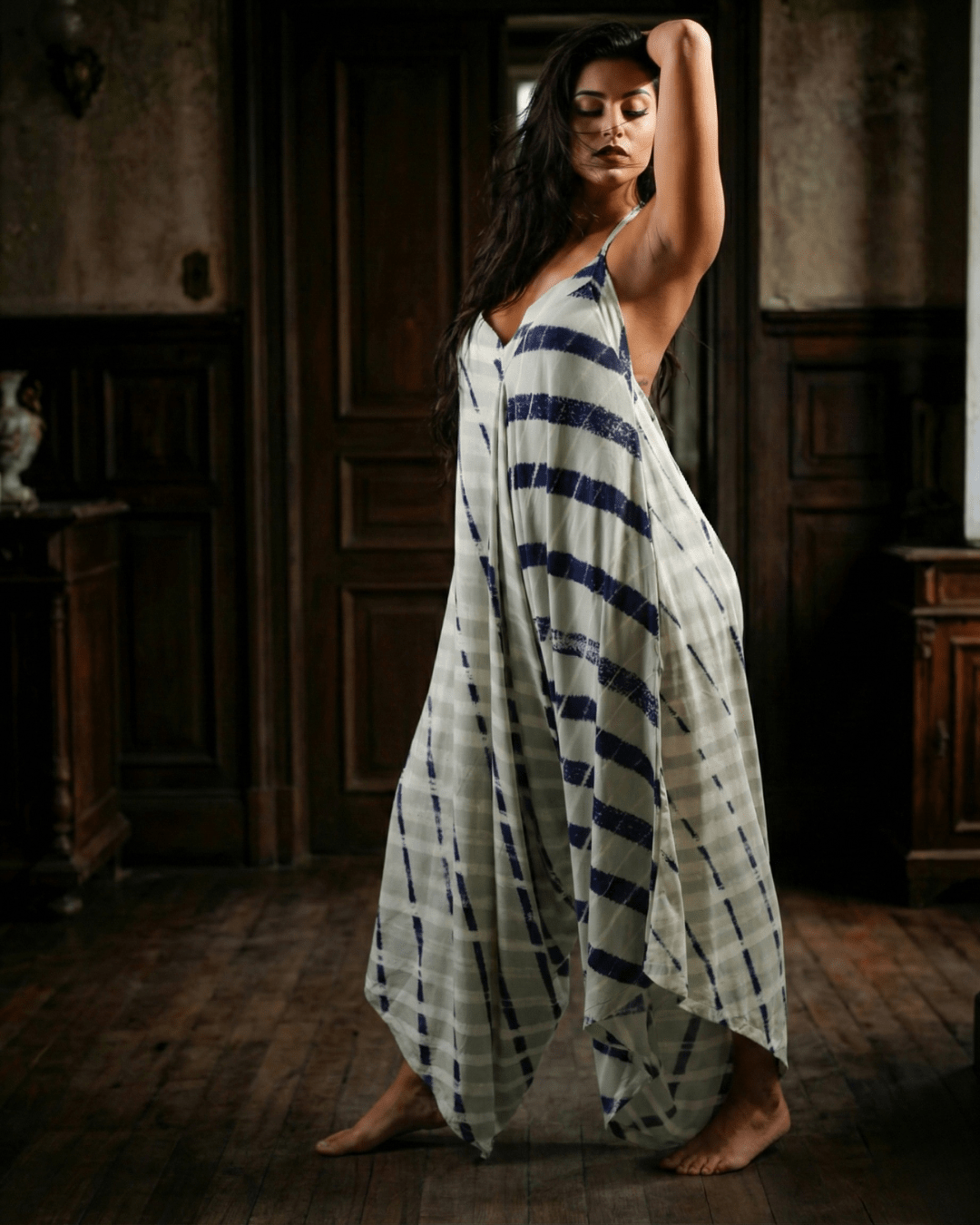 Macacão 8 formas de usar em Viscose - Estampa Digital Zuzu Mulheres Fortes