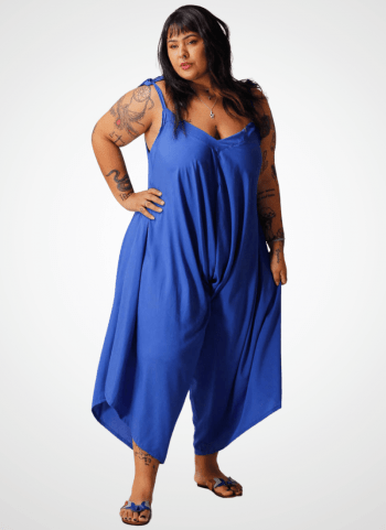 Macacão PLUS SIZE  8x1 formas de usar Cor Liso em Viscose Bic Blue CAUSANTE