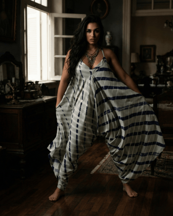 Macacão 8 formas de usar em Viscose - Estampa Digital Zuzu Mulheres Fortes