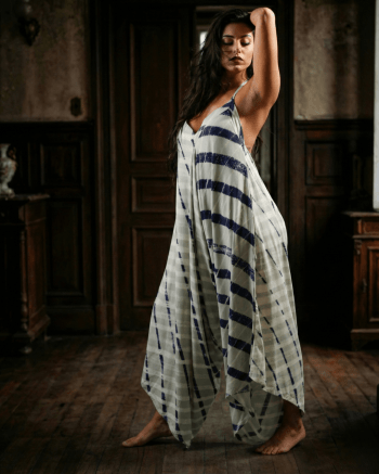 Macacão 8 formas de usar em Viscose - Estampa Digital Zuzu Mulheres Fortes